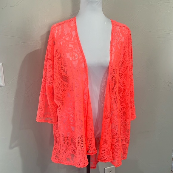 NWOT LULAROE LACE COVERUP ……..151C - Picture 2 of 8